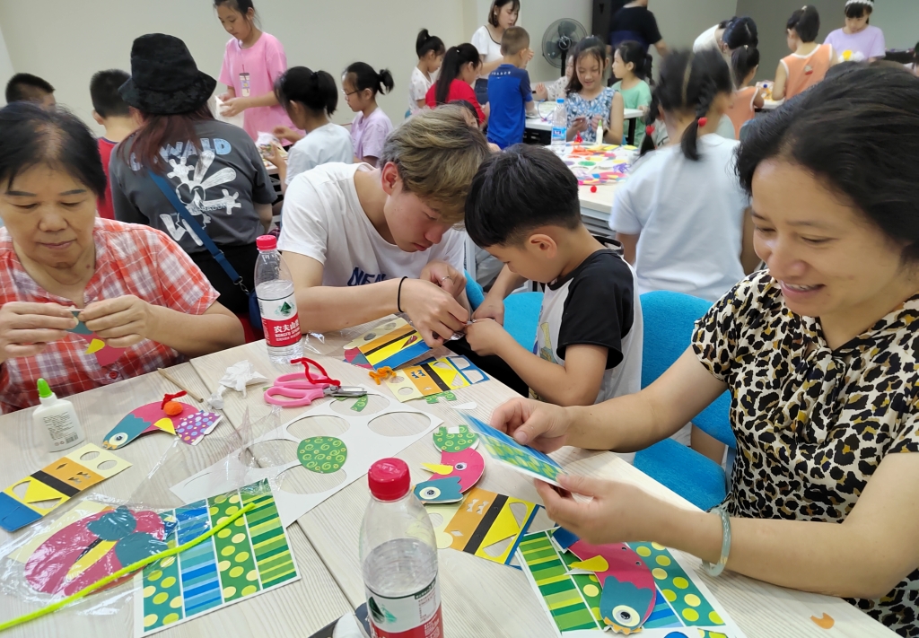 美育潤心，藝術連心——公共藝術學院黨總支藝術與科技黨支部走進社區開展文化藝術交流活動